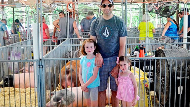 As feiras agrícolas são eventos educativos para jovens e para o público em geral para que possam aprender sobre agricultura e sistemas de produção de alimentos.