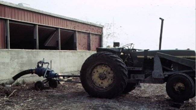 Un productor casi pierde la vida en esta granja cuando entró para inspeccionar a sus cerdos mientras agitaba y bombeaba la fosa.