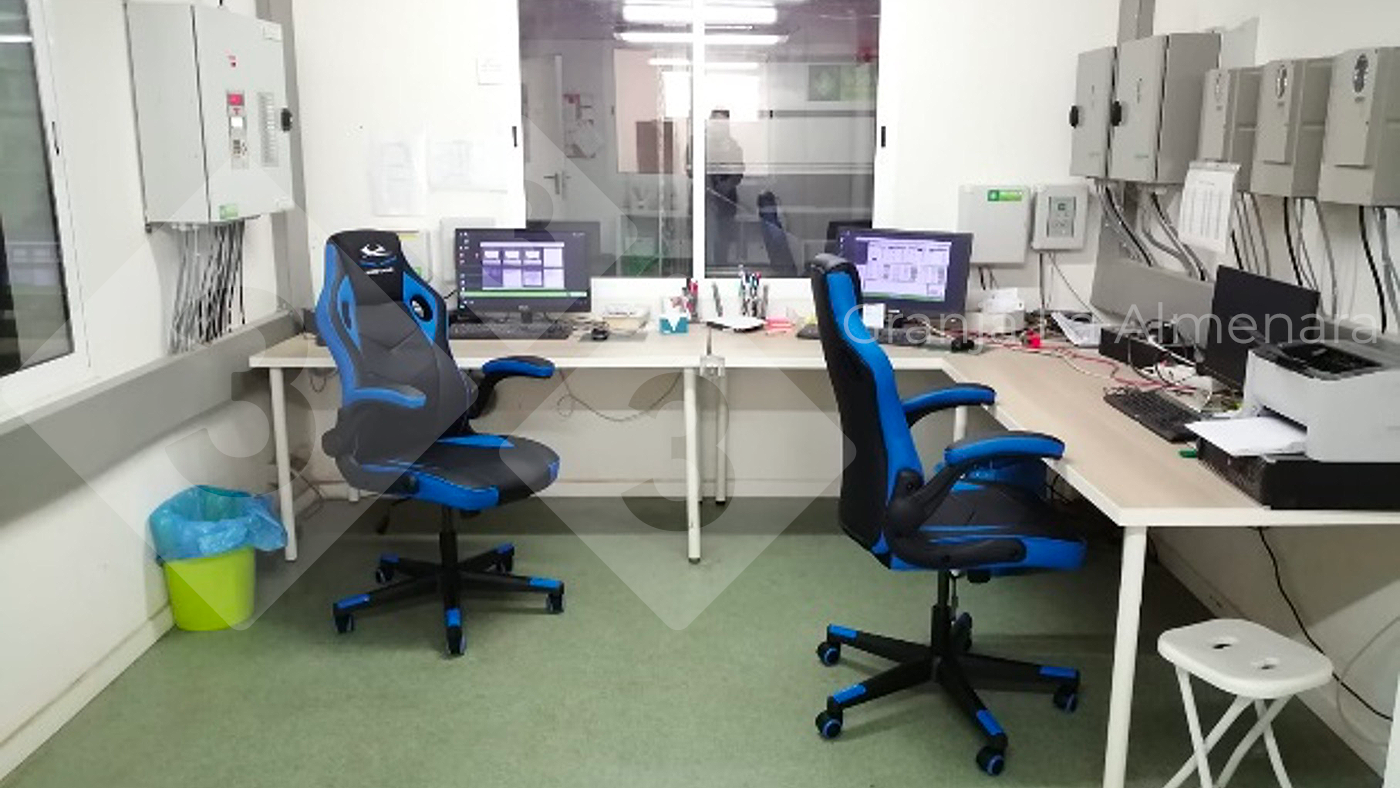 Foto 11: Mais ecrãs e menos papel num escritório que transforma dados em informação