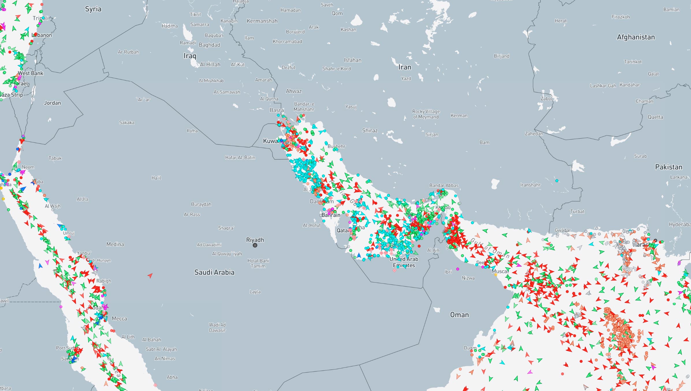 Tráfico marítimo en el estrecho de Ormuz. Fuente: marinetraffic.com